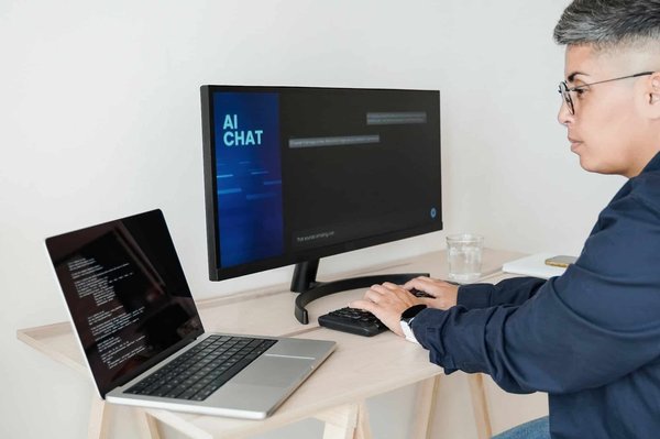 Les applications potentielles de GPT : génération de texte, réponses à des questions, résumé automatique, traduction